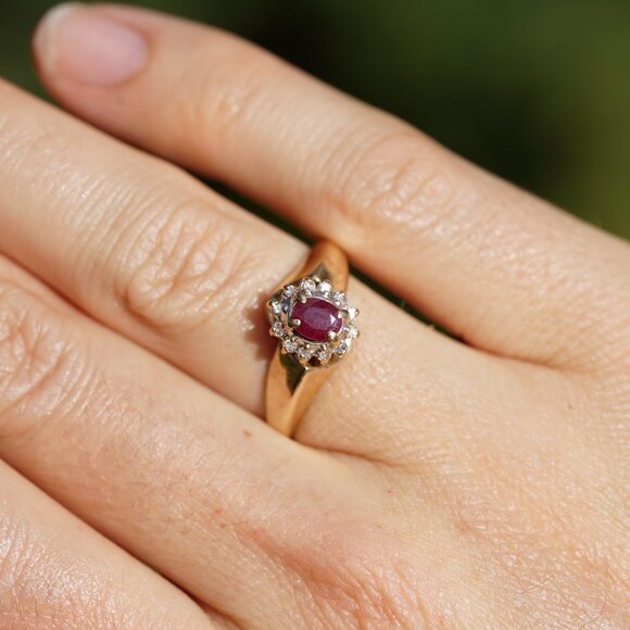 Vintage 14k Solid Yellow Gold Natural Ruby & Diamond Oval Halo Ring - Size 8.75 - Picture 7 of 7